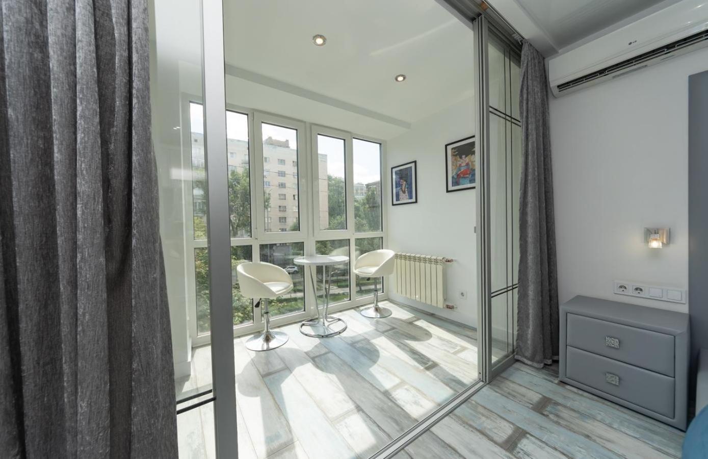 Flat24 On Lesi Ukrainki 3 Lejlighed Kiev Eksteriør billede